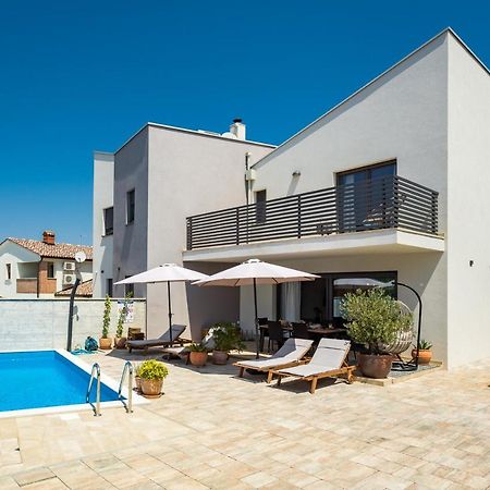 Villa Leonardo Vrznaveri エクステリア 写真